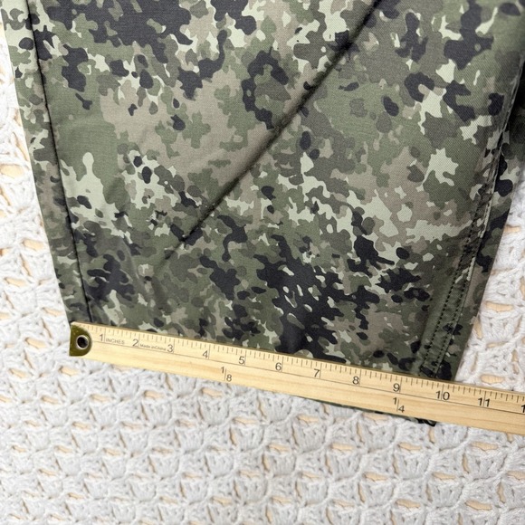 Levis 469 Loose Shorts Jeans Mens W30 L12 Olive Green Camo Camouflage 100%Cotton - Picture 6 of 12